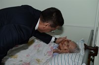 Ankara Valisi Ercan Topaca’dan Huzurevine Ziyaret
