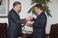 Özbekistan Büyükelçisi Agzamkhodjaev, Vali Topaca’yı Ziyaret Etti