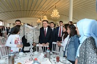 Vali Ercan Topaca Mardin’den Gelen Öğrencilerle Bir Araya Geldi