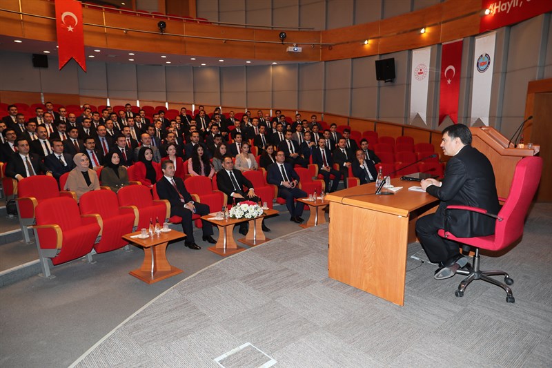 Vali Şahin, 107. Dönem Kaymakam Adaylarıyla Tecrübelerini Paylaştı