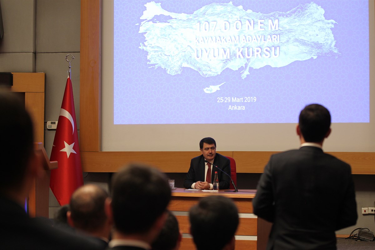 Vali Şahin, 107. Dönem Kaymakam Adaylarıyla Tecrübelerini Paylaştı