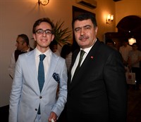 Vali Vasip Şahin, LGS’de Tam Puan Alan Öğrencileri Ödüllendirdi